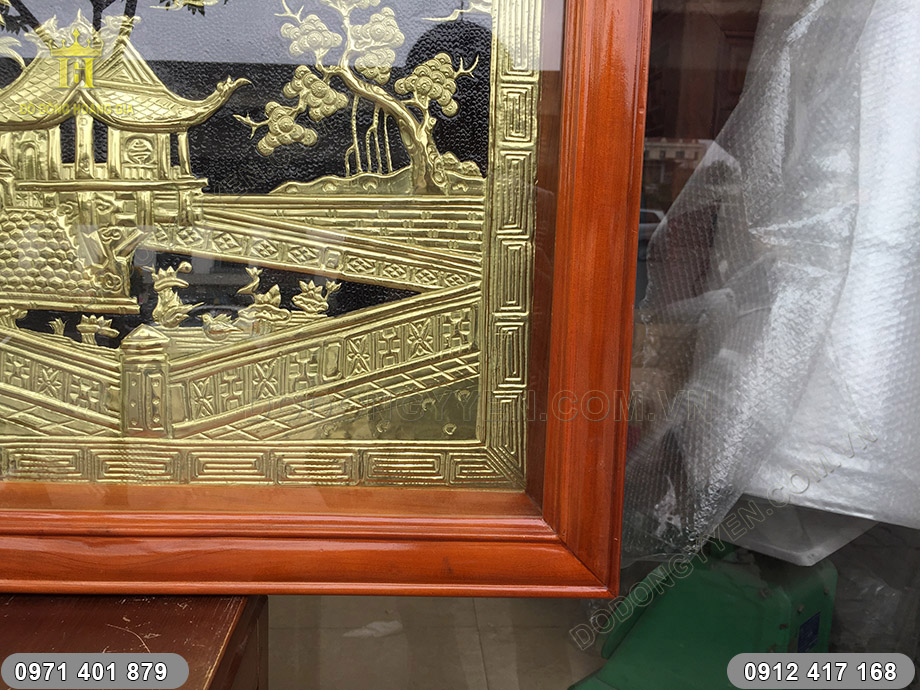 tranh đồng ch&ugrave;a một cột